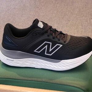 New Balance Men's Black and White Athletic Shoes M1540BK4